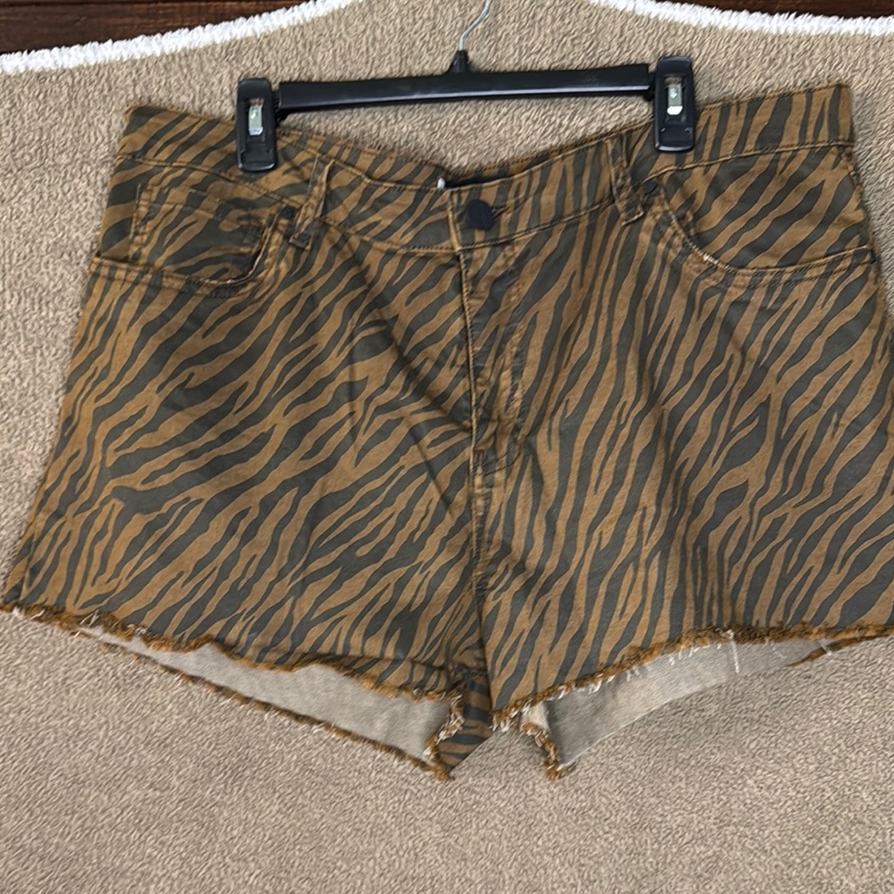 Kut from the Kloth tiger stripe Shorts with Distressed Hem